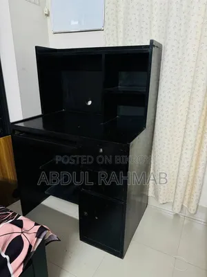 স্টাডি টেবিল