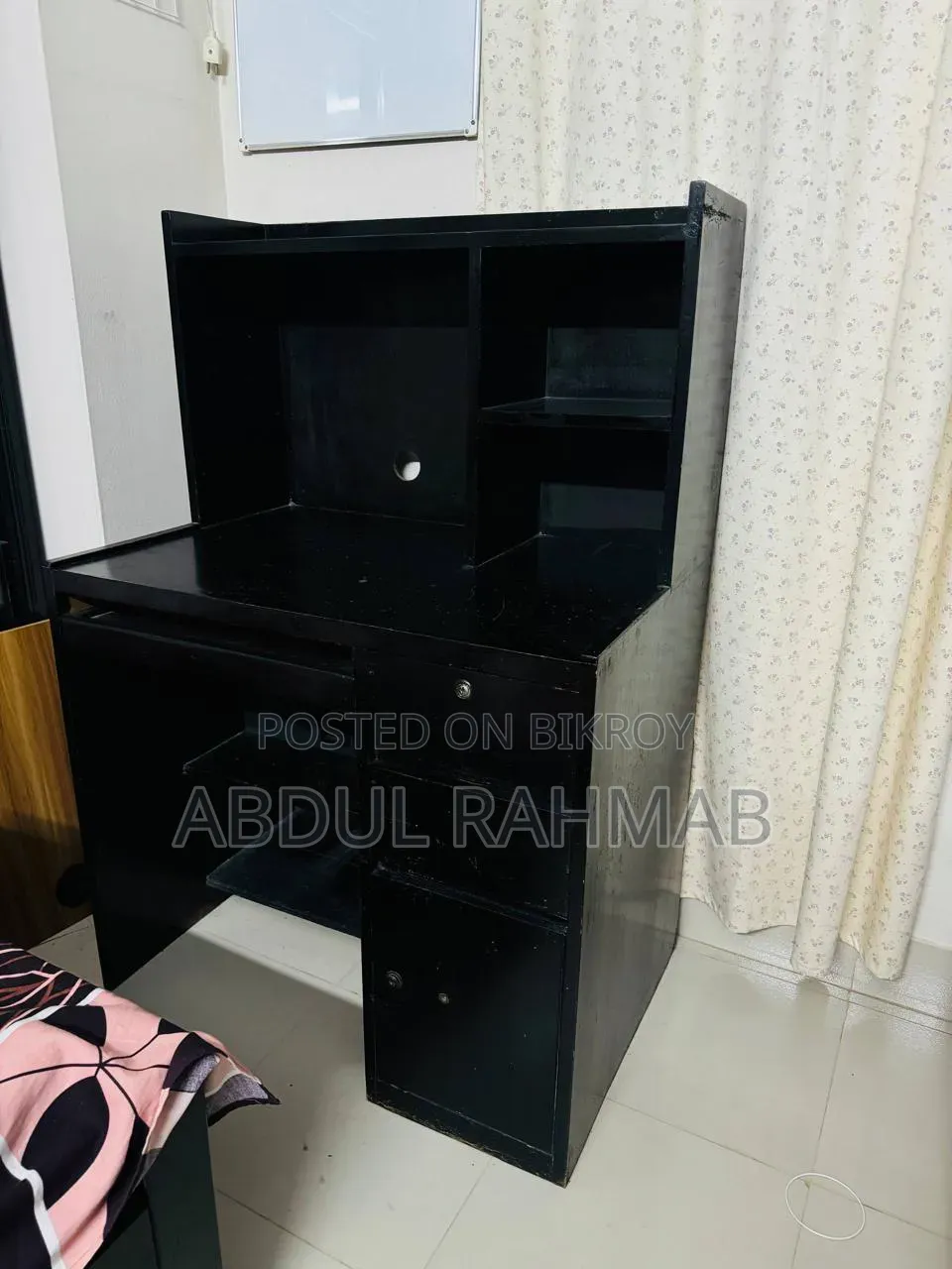 স্টাডি টেবিল