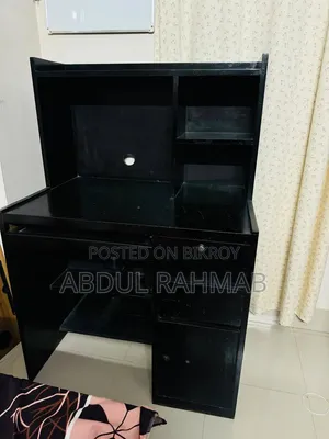 স্টাডি টেবিল
