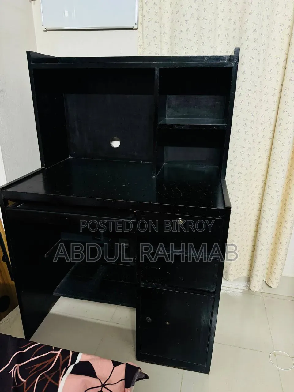 স্টাডি টেবিল