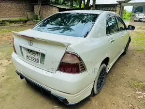 টয়োটা করোল্লা ২০০৫ হোয়াইট