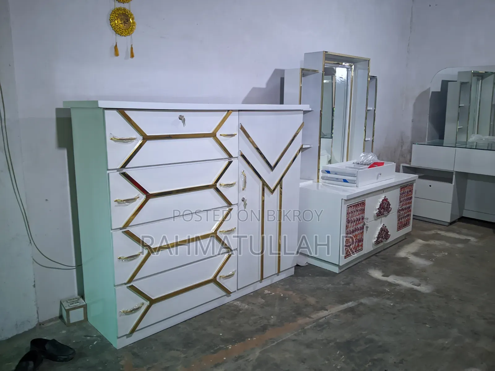 প্রেমিয়াম কোয়ালিটি ড্রেসিং টেবিল ওয়ারড্রপ