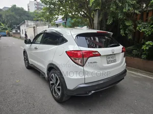 Honda Vezel 1.5 Two-Wheel Drive 2016 Pearl