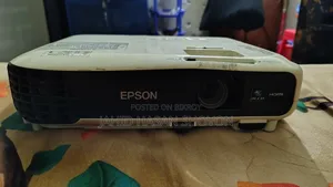 EPSON EB-S04 Philippine Projector (Used Only 1 Month)