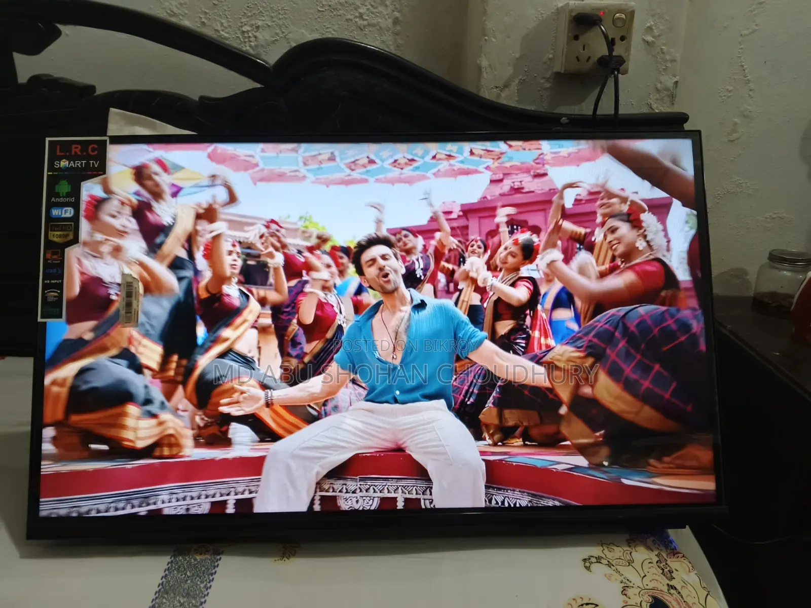 SIKO Smart TV 32 inch Borderless 2/16 GB Free Dish