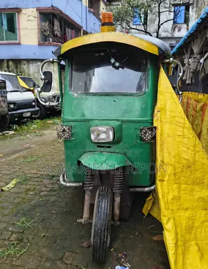 এই গাড়ি কম টাকায় বিক্রয় করা হবে কেউ গাড়িটি বিক্রি করে দিলে খুশিকরব