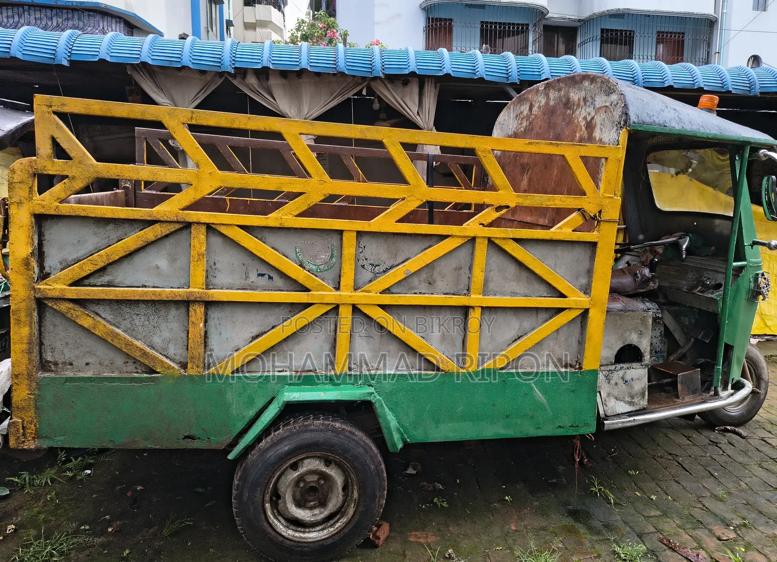 এই গাড়ি কম টাকায় বিক্রয় করা হবে কেউ গাড়িটি বিক্রি করে দিলে খুশিকরব