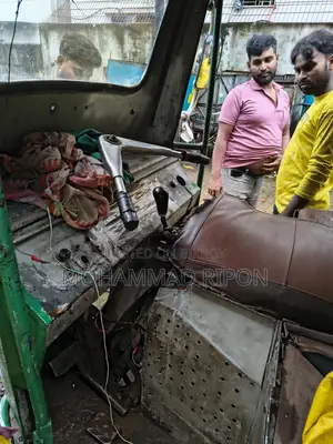 এই গাড়ি কম টাকায় বিক্রয় করা হবে কেউ গাড়িটি বিক্রি করে দিলে খুশিকরব