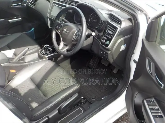 Honda Grace 2017 White