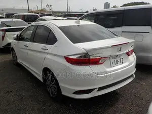 Honda Grace 2017 White