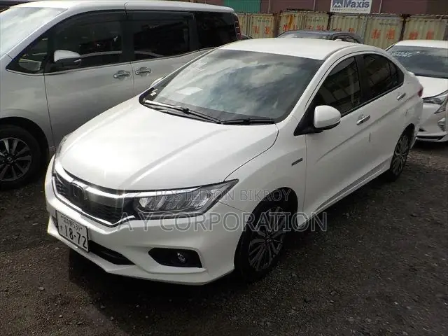 Honda Grace 2017 White