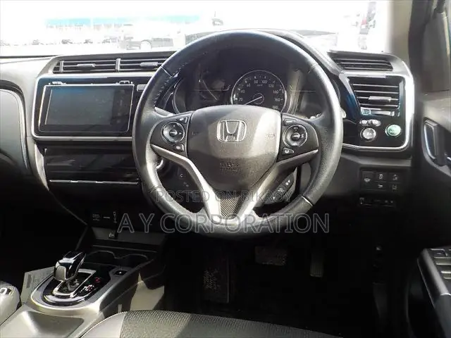 Honda Grace 2017 White