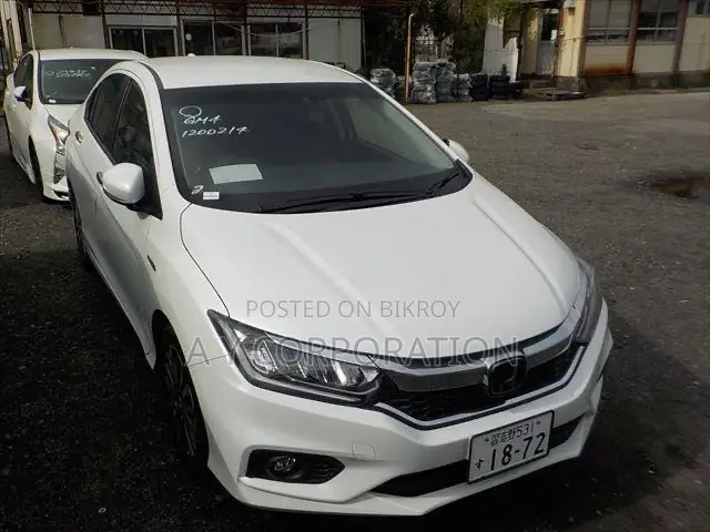 Honda Grace 2017 White