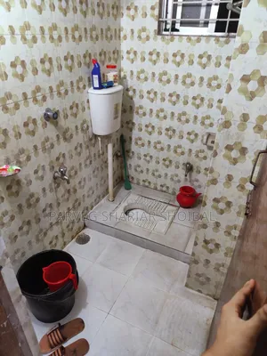 সাবলেট ভাড়া হবে (নভেম্বর মাস থেকে)
✧ একটি রুম এবং রুমের পাশেই ওয়াশরুম। 

✷ সাত তলা বিল্ডিং এর পাঁচ তলায় (বিল্ডিং এর সামনের সাইট)

✷ভাড়া: ৬০০০ (ফিক্সড)

✷সার্ভিস চার্জ: ৫০০ টাকা (পানির বিল, ওয়াইফাই, ময়লার বিল)

লোকেশন: শাহজাদপুর, খিলবাড়ির টেক রোড, বন্ধু বাজারের পাশে, (মেইন রোড/কনফিডেন্স সেন্টার থেকে ৪-৫ মিনিট হাঁটার দূরত্ব)

 ---বি:দ্র: 
✷ এক রুম একজনকেই ভাড়া দিব। 
✷ শুধুমাত্র পুরুষ চাকরিজীবী ব্যাচেলরদের জন্য।

বিস্তারিত জানতে: 01851340044 (Call/What's App)
