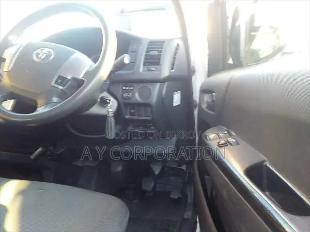 Toyota HiAce 2020 White