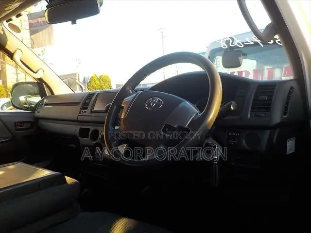 Toyota HiAce 2020 White