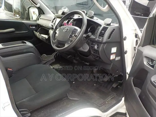 Toyota HiAce 2020 White