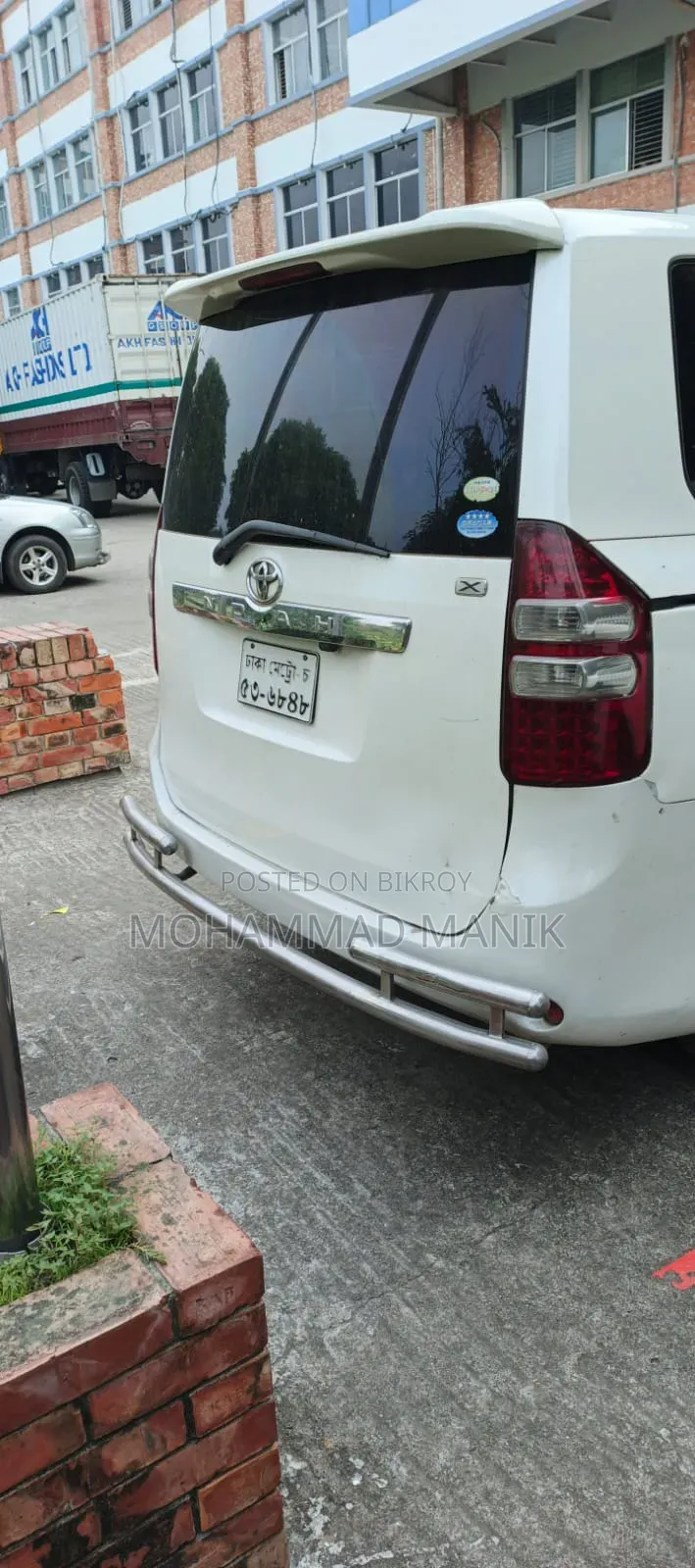 টয়োটা নোয়া ২.০ ১৪৩এইচপি ফ্রন্ট-হুইল ড্রাইভ (৭ সিটার) ২০০৭ সাদা