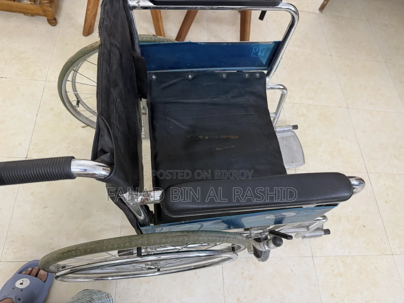 হুইল চেয়ার (প্রায় নতুন)