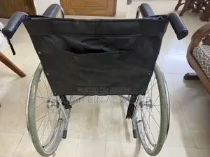 হুইল চেয়ার (প্রায় নতুন)