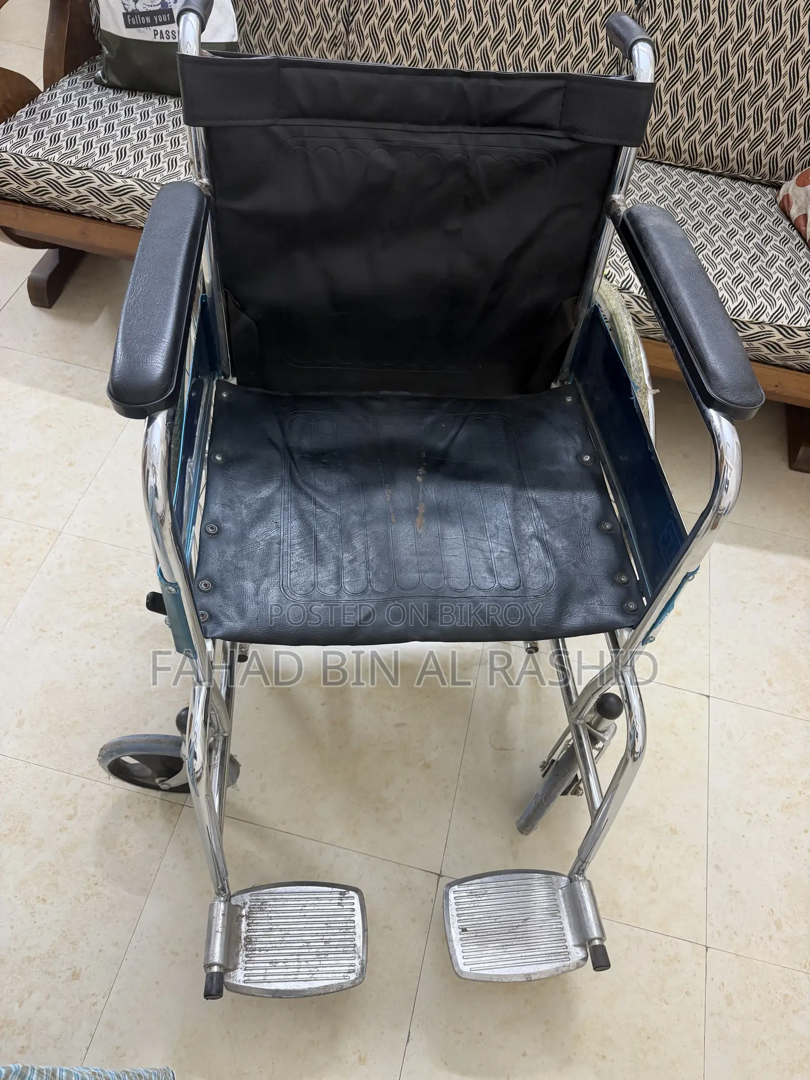 হুইল চেয়ার (প্রায় নতুন)