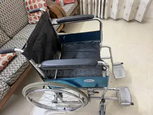 হুইল চেয়ার (প্রায় নতুন)