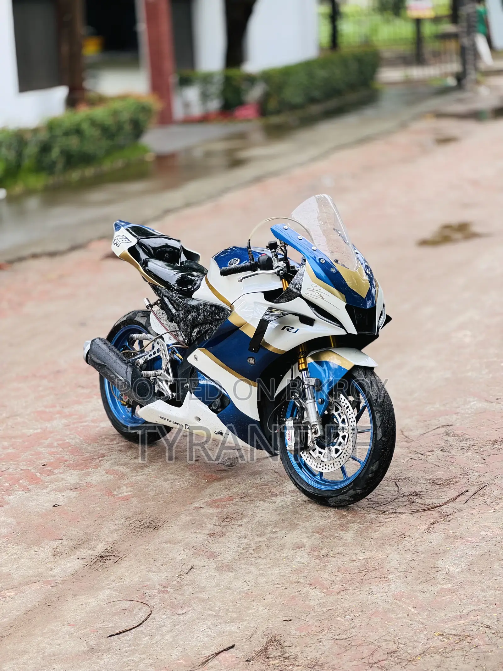 ইয়ামাহা আর১৫এম ২০২২ সাদা