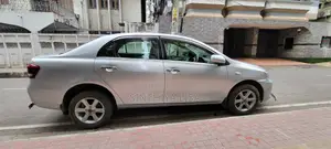 টয়োটা অ্যাক্সিও ড্রাইভারসহ ভাড়া