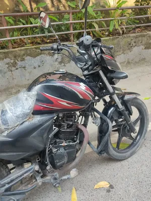 সুজুকি হায়াতে ২০১৬ কালো