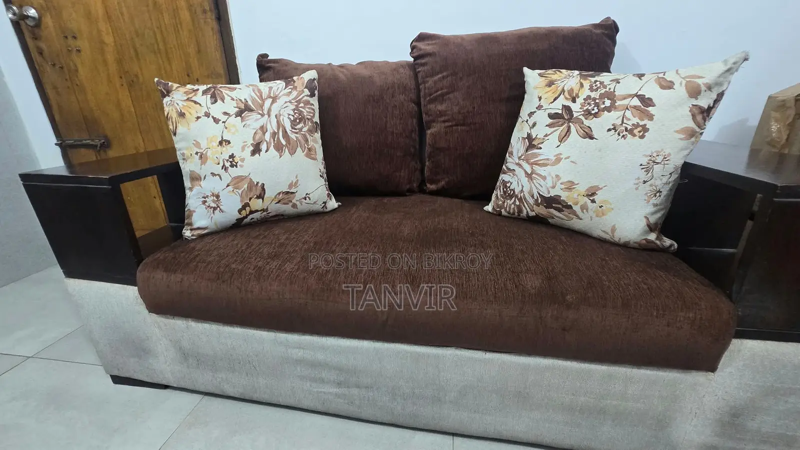 ফার্নিচারগুলো বিক্রি করা হবে