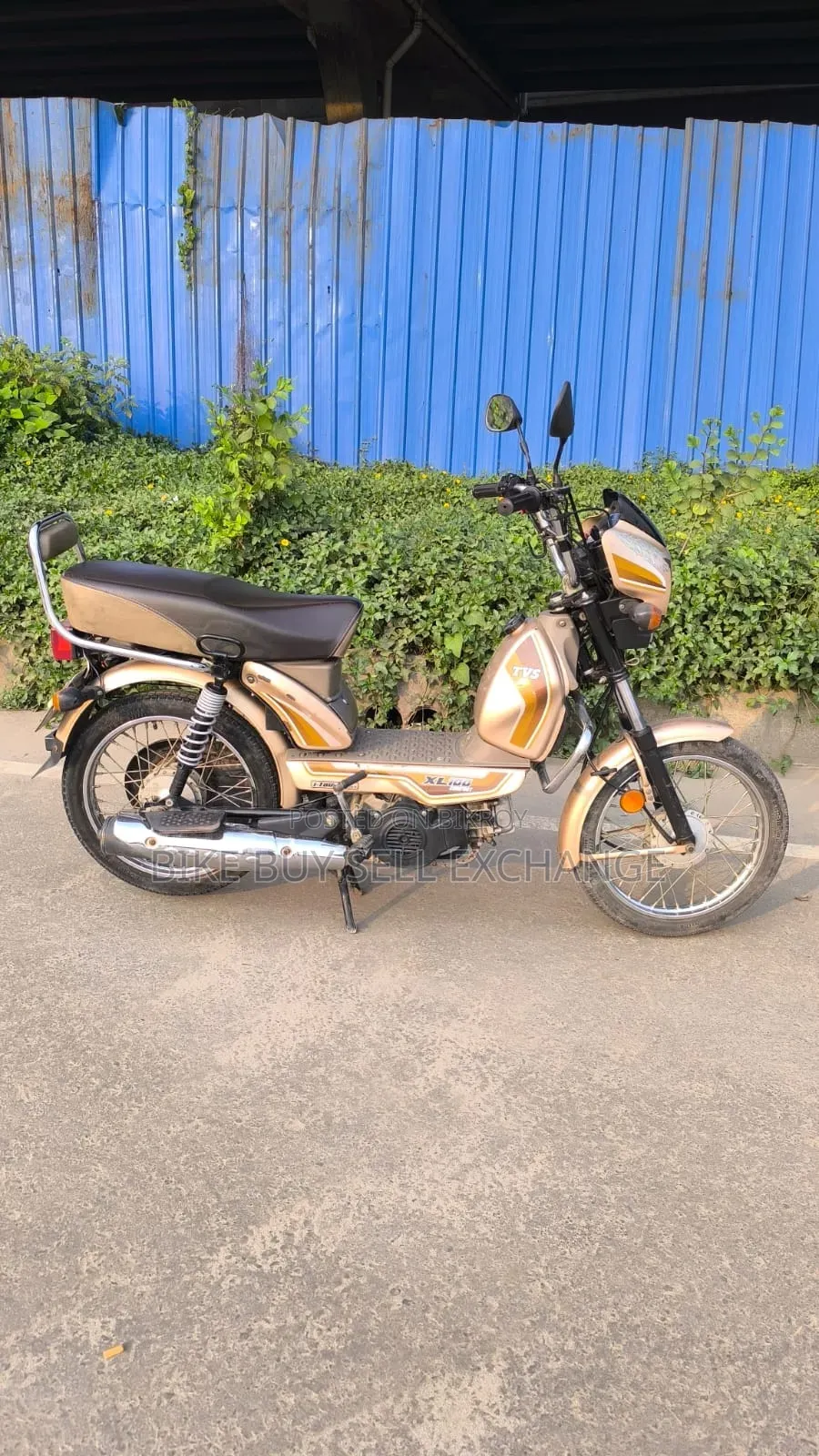 টিভিএস এক্সএল ১০০ কমফোর্ট ২০২২ সিলভার