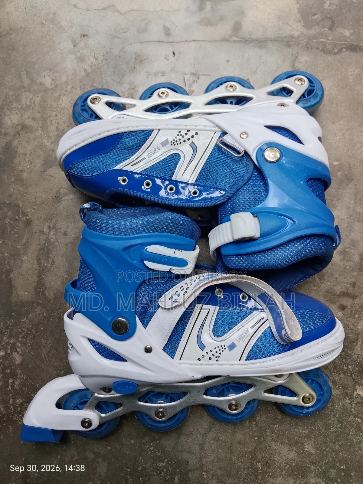 Skating shoes for adults. Wheel shoes.