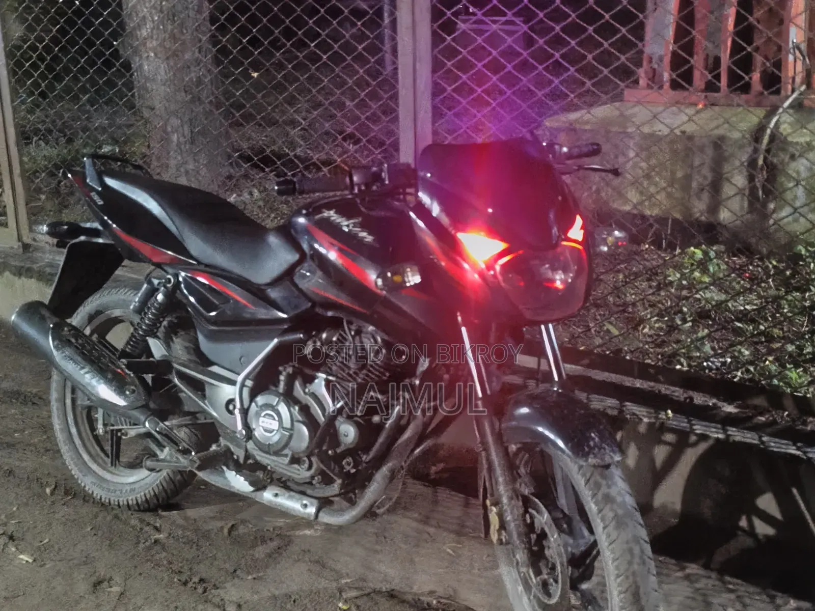 বাজাজ পালসার ১৫০ ২০১৮ ব্ল্যাক