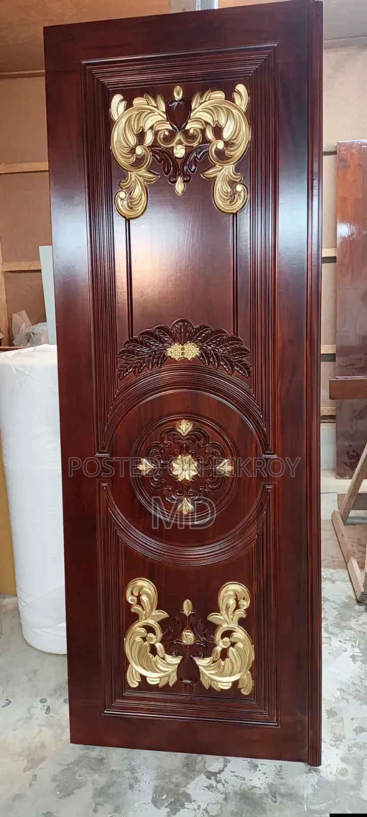 Spray lacquer varnish is done on furniture with machines by visiting homes
