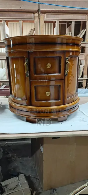 Spray lacquer varnish is done on furniture with machines by visiting homes