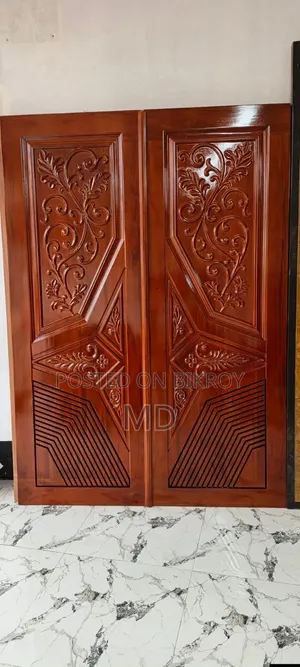 Spray lacquer varnish is done on furniture with machines by visiting homes
