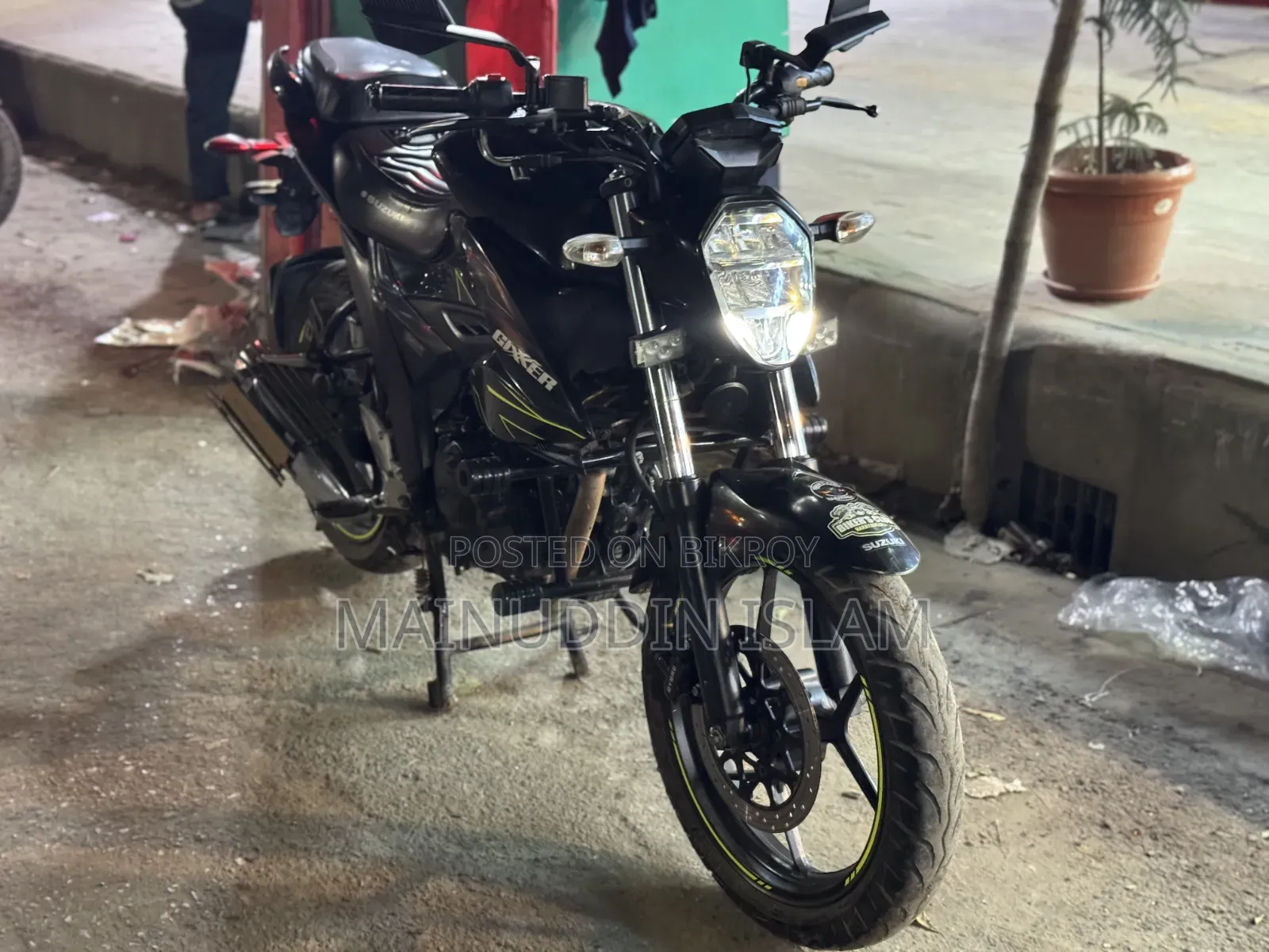 সুজুকি গিক্সার ২০২৫ কালো