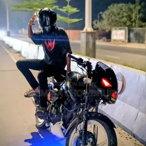 পোলারিস ২০১৭ ব্ল্যাক