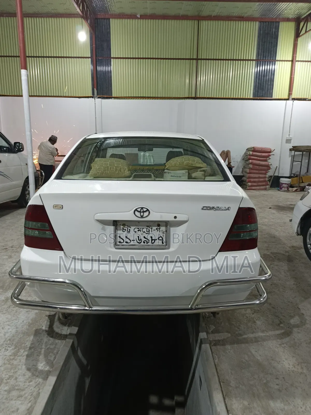 Toyota Corolla 2001 White