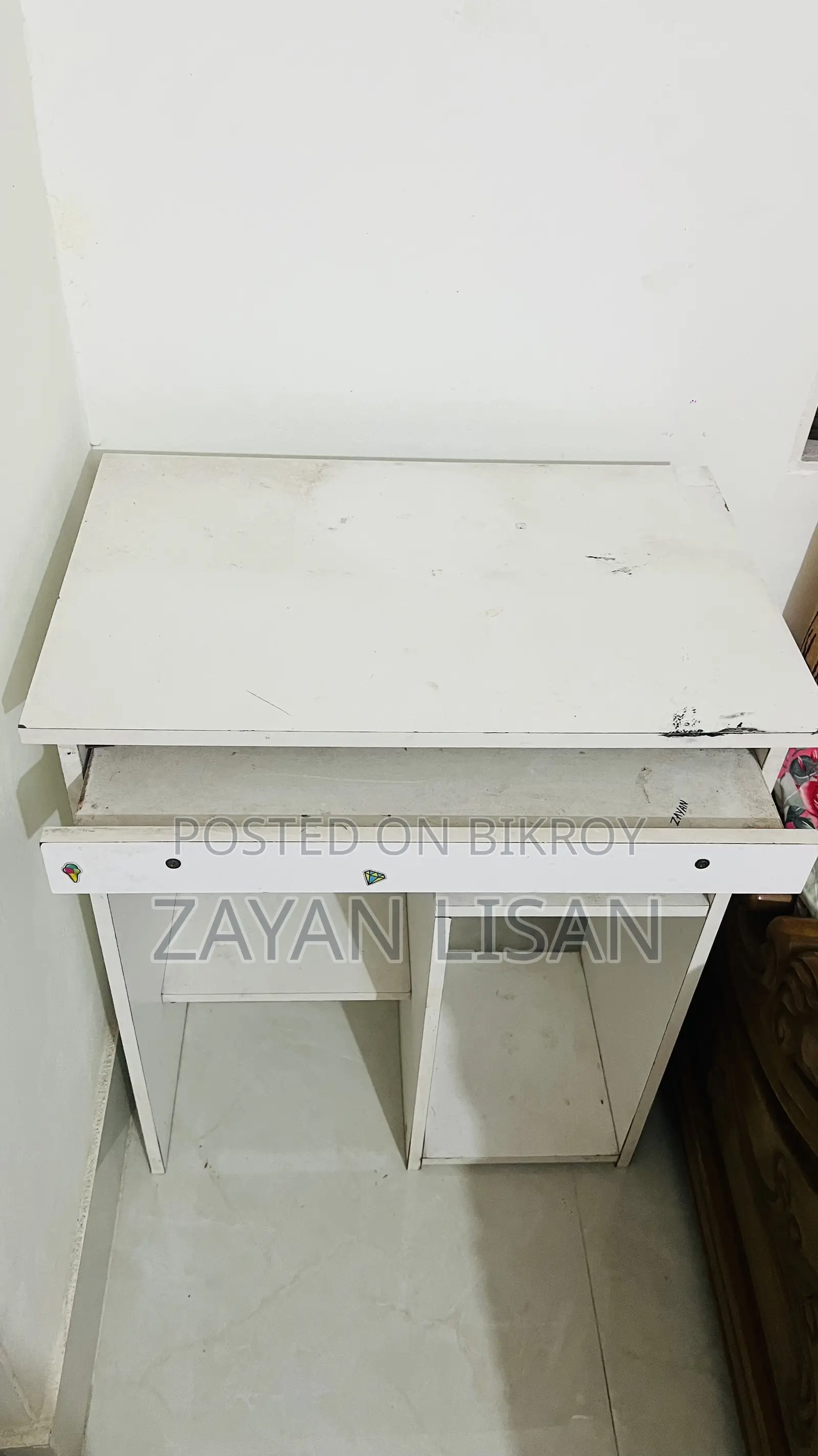 PC Desktop/Computer Table White Color