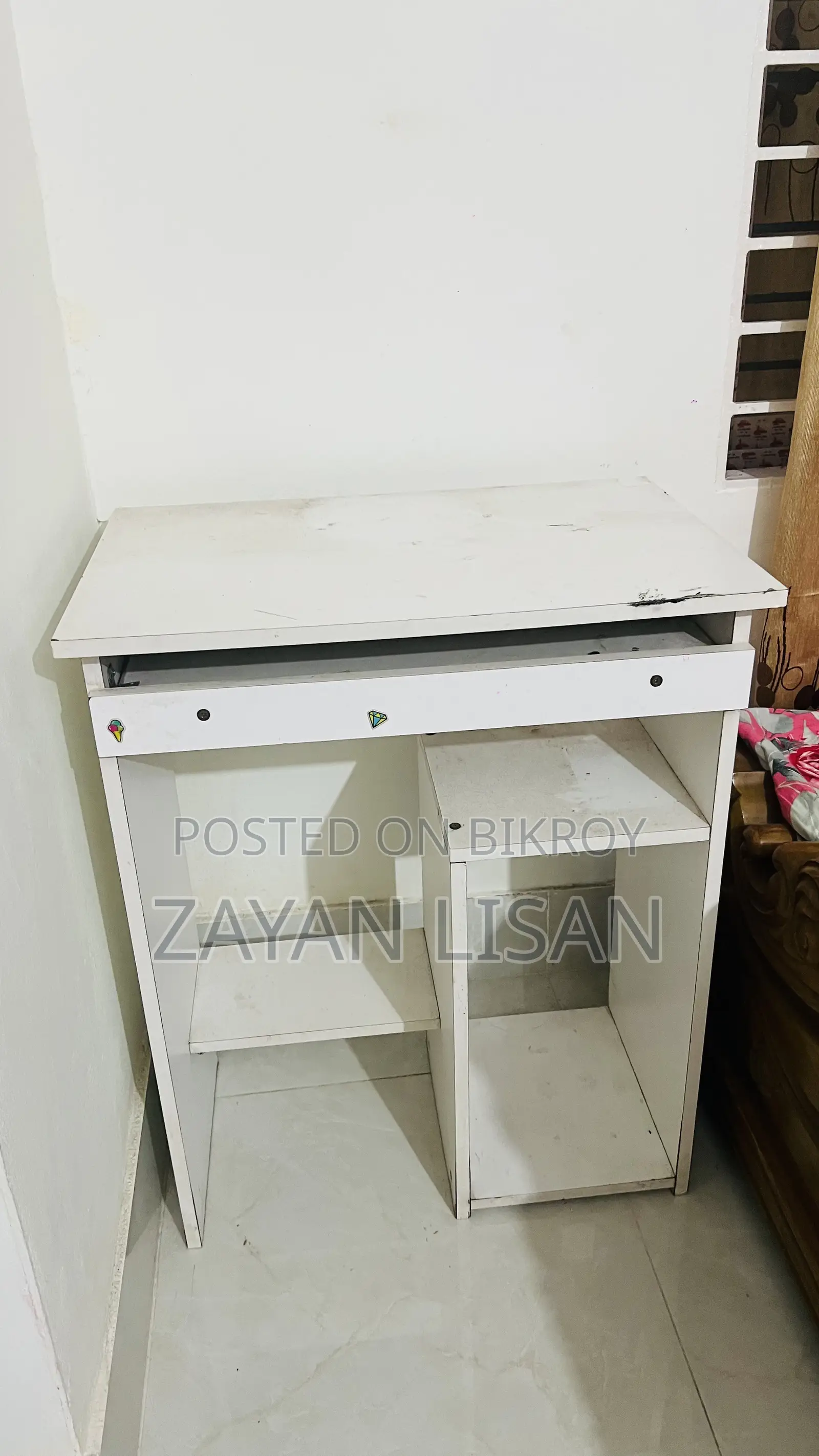 PC Desktop/Computer Table White Color