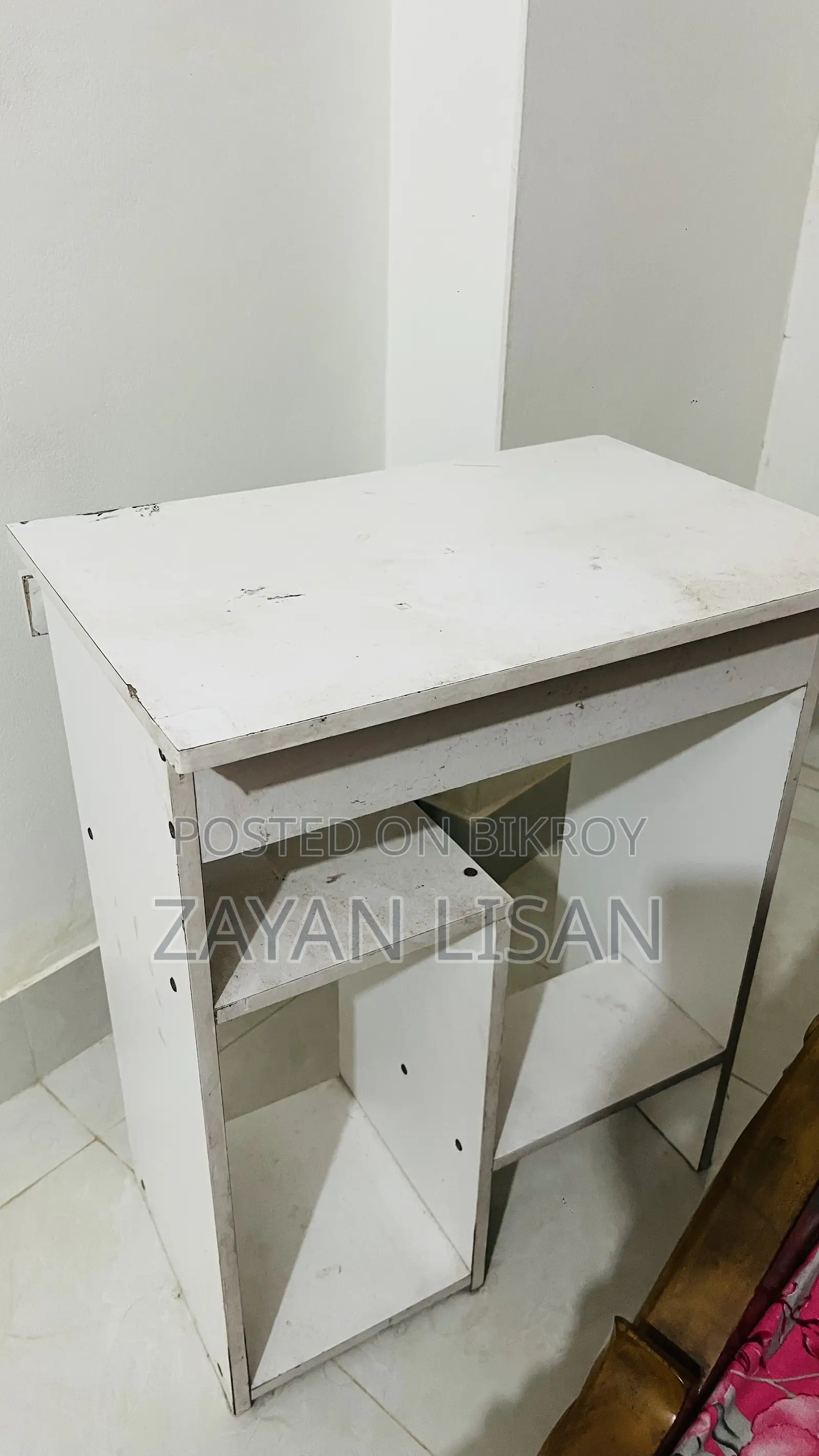 PC Desktop/Computer Table White Color