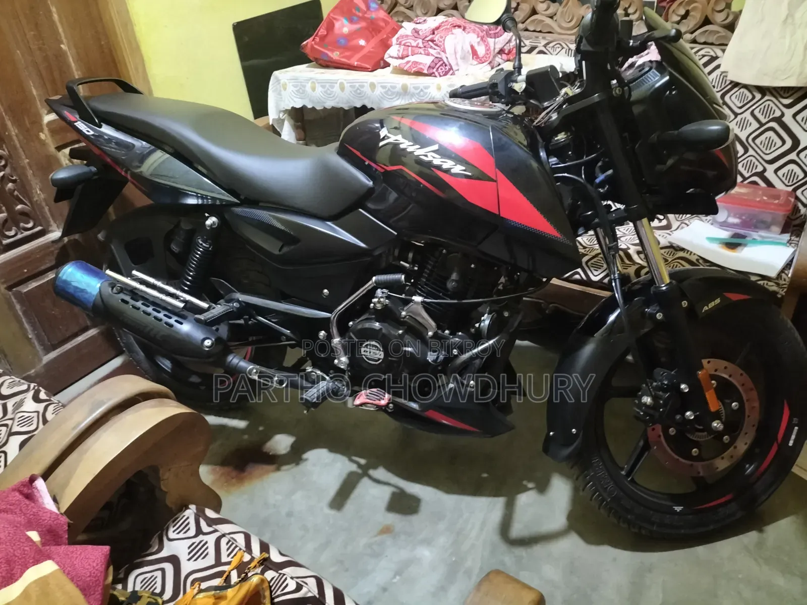 বাজাজ পালসার ১৫০ ২০২৪ ব্ল্যাক