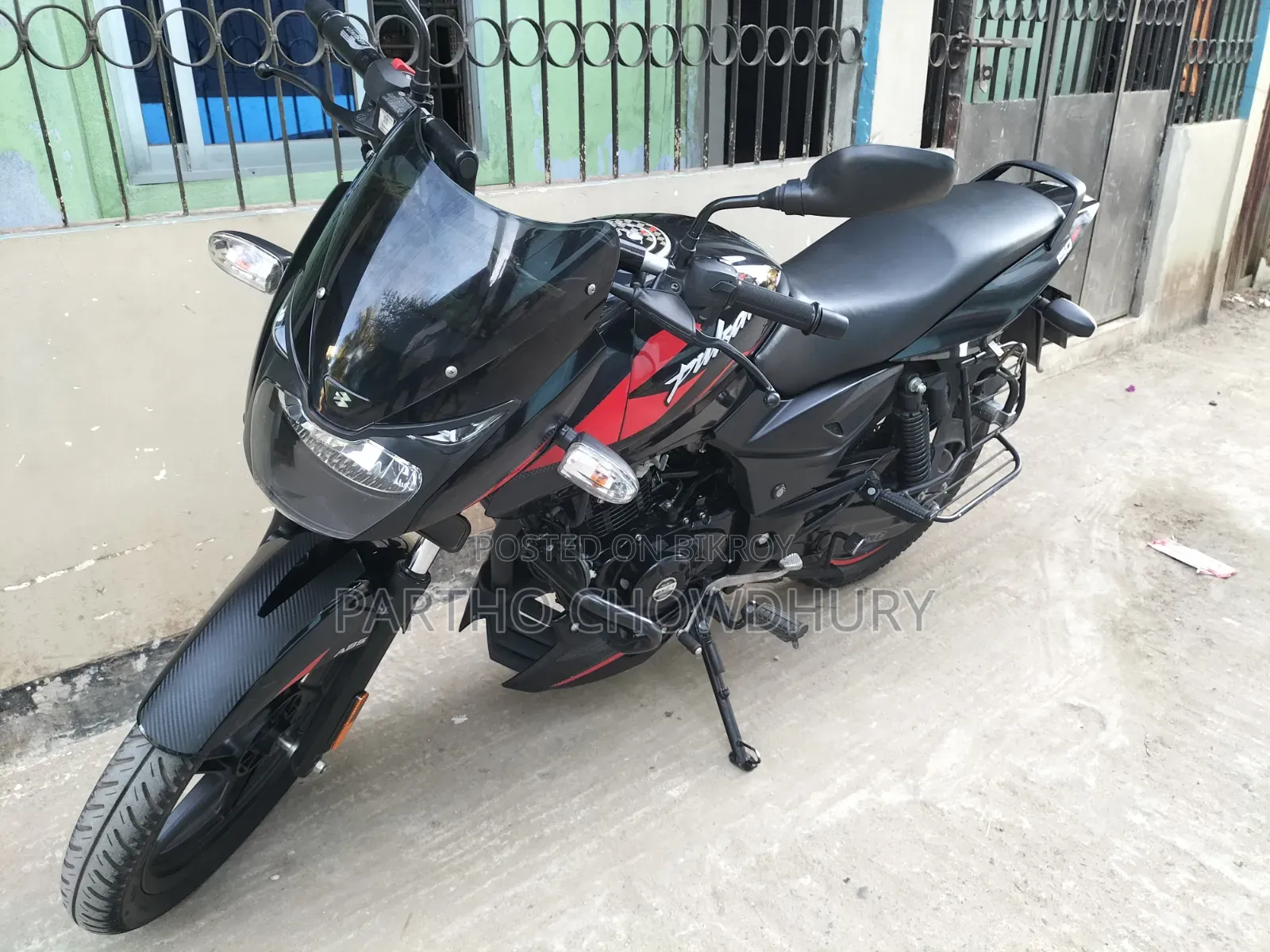 বাজাজ পালসার ১৫০ ২০২৪ ব্ল্যাক