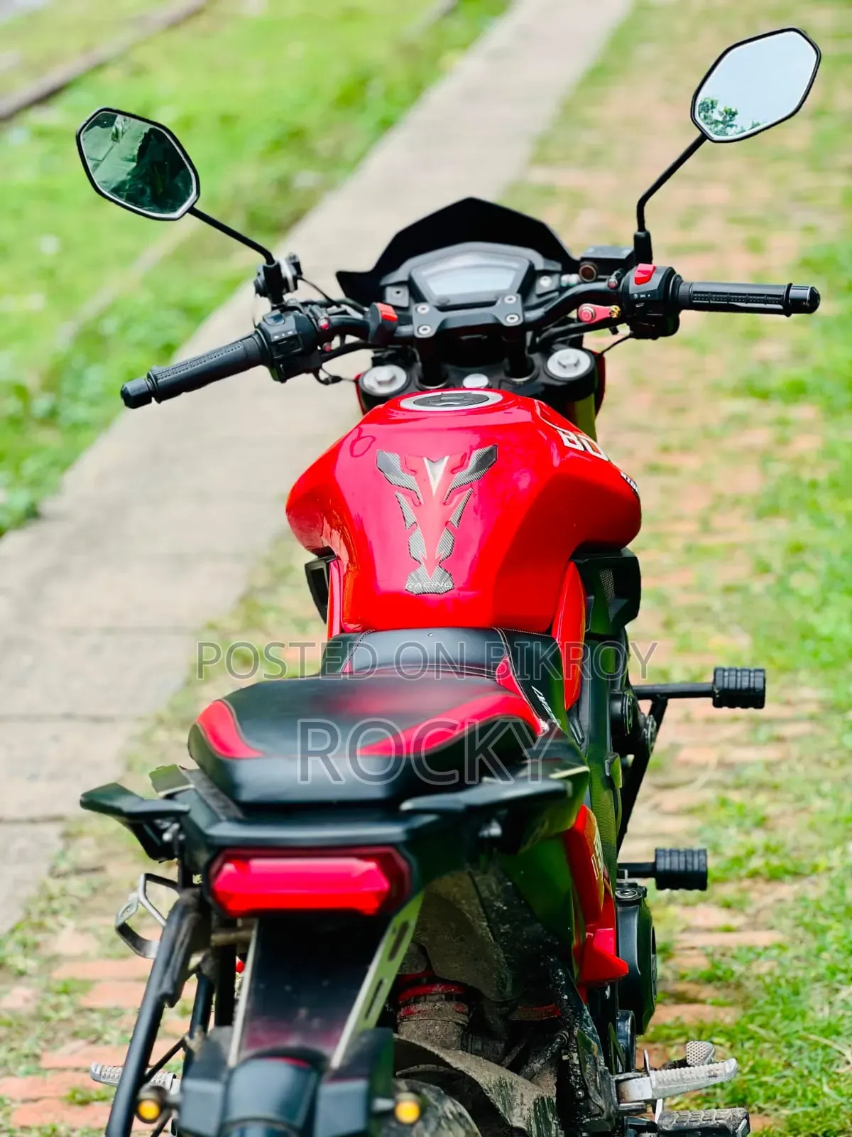 Runner Bolt 165R 2022 Red