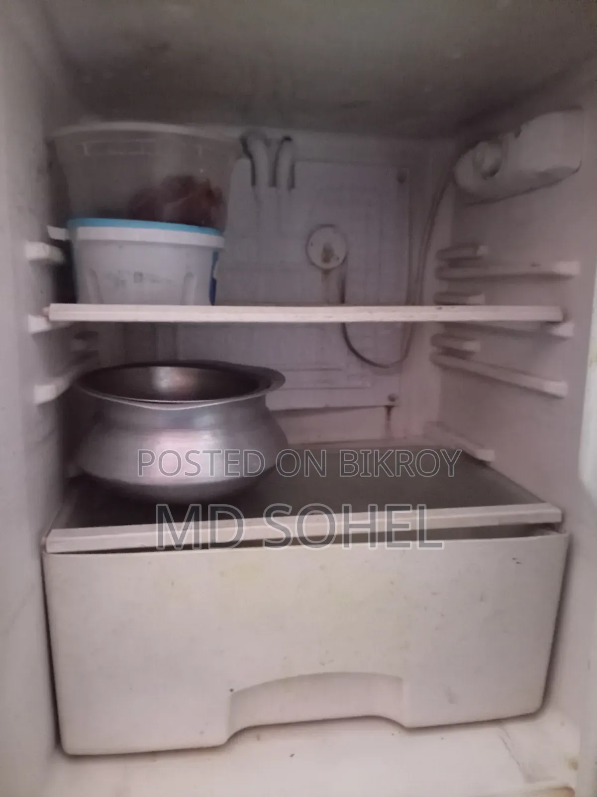 একটা ফ্রিজ সেল করা হবে
