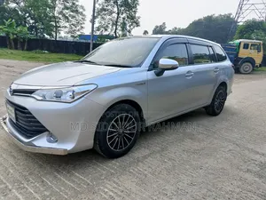 টয়োটা করোলা ২০১৬ সিলভার