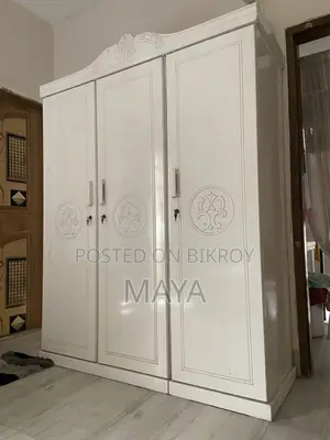মালয়েশিয়ান কাঠের ৩ পাল্লার আলমারি