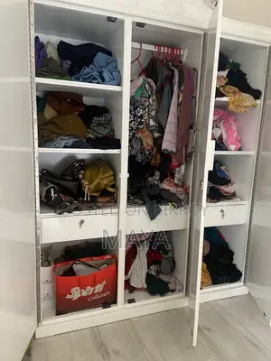 মালয়েশিয়ান কাঠের ৩ পাল্লার আলমারি