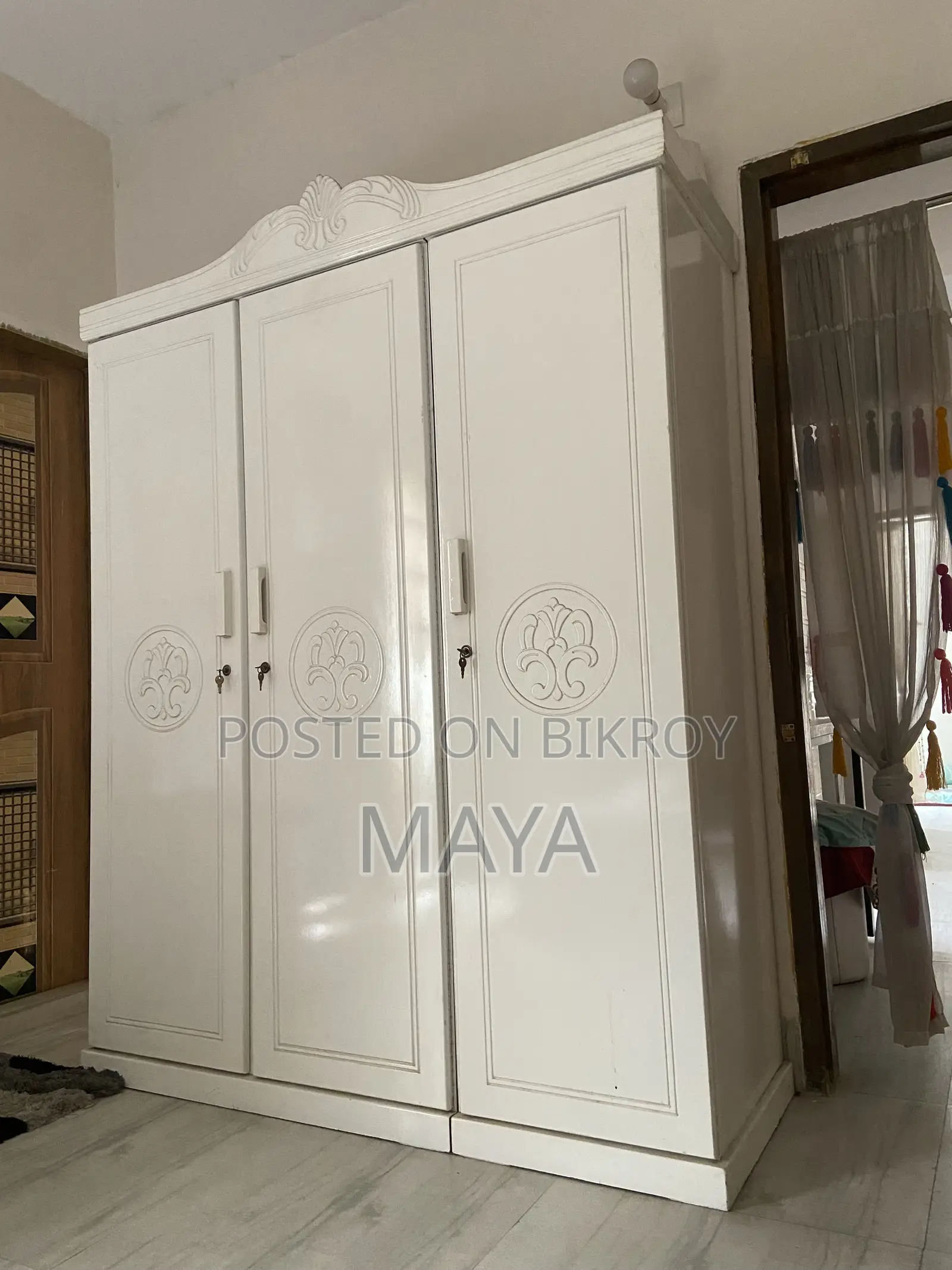 মালয়েশিয়ান কাঠের ৩ পাল্লার আলমারি